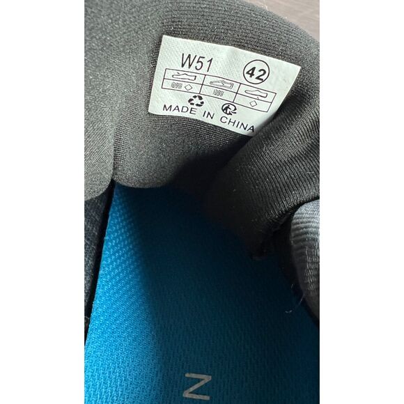 Whitin barefoot trial-running shoes in light grey. Size 42.